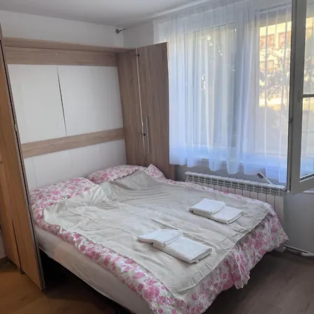 Gyujtopont Apartmán *